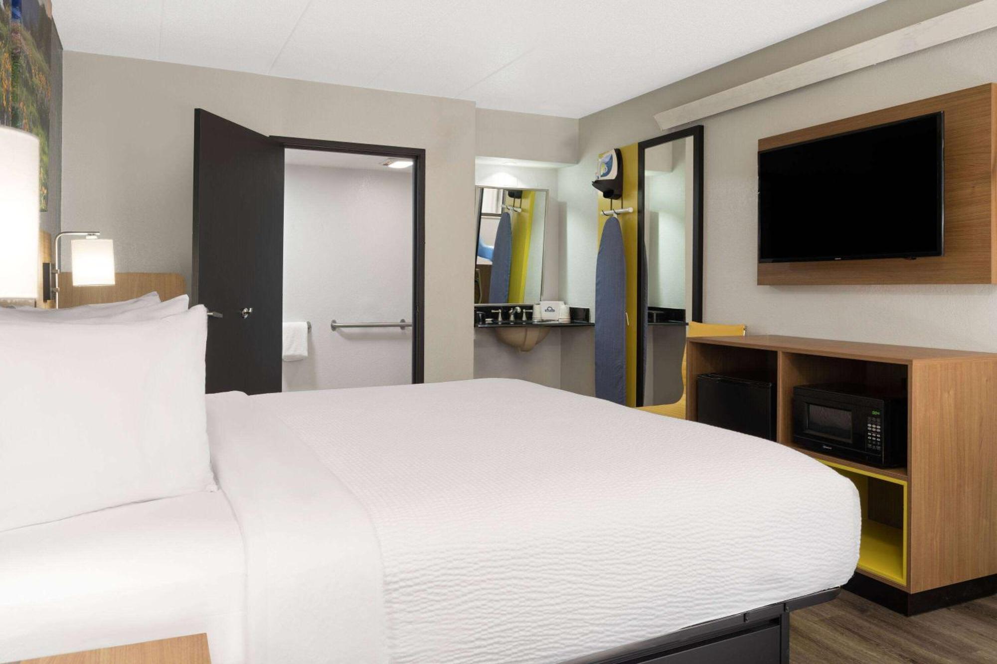 Days Inn By Wyndham Columbus Worthington Eksteriør bilde