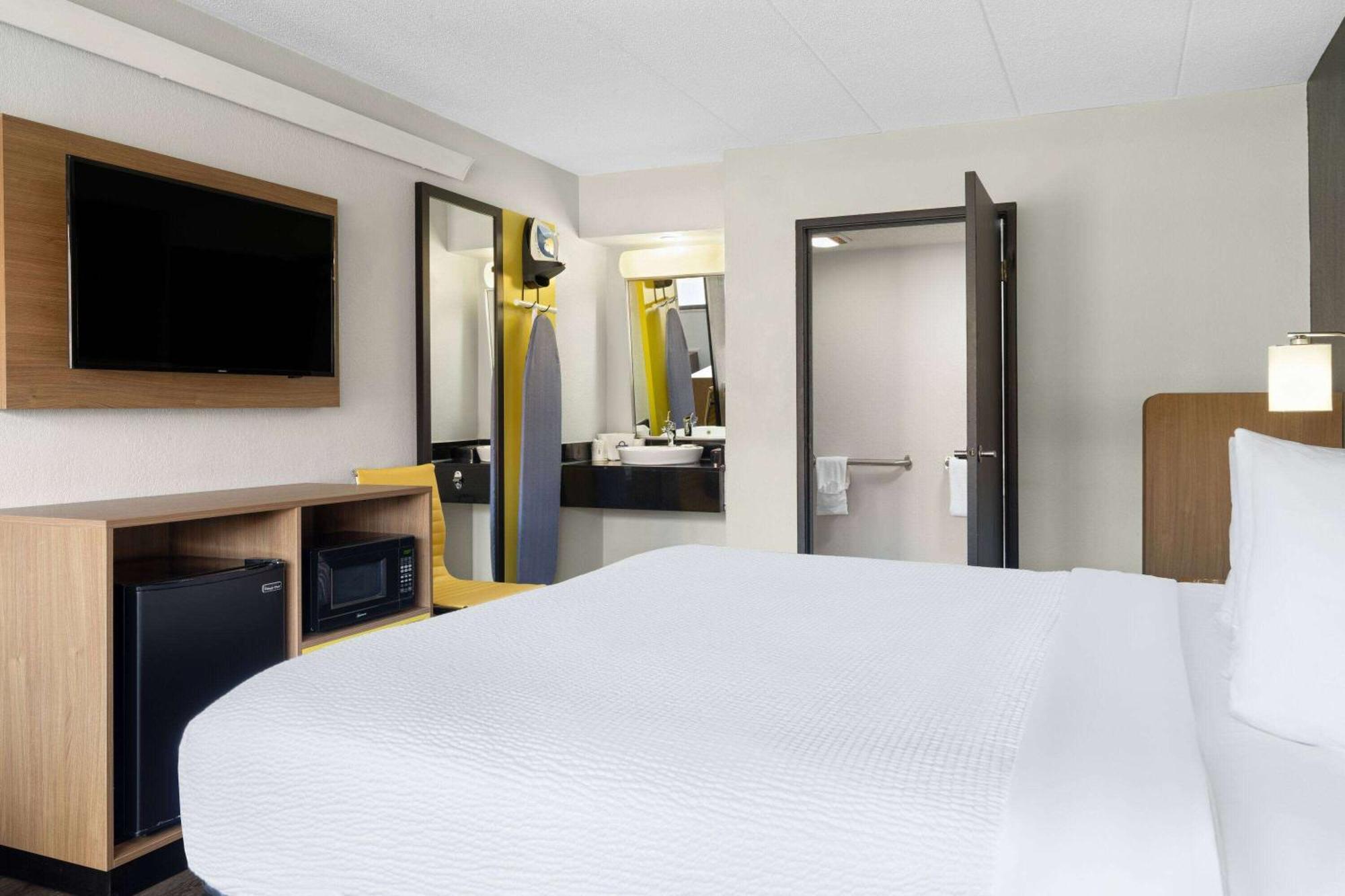 Days Inn By Wyndham Columbus Worthington Eksteriør bilde